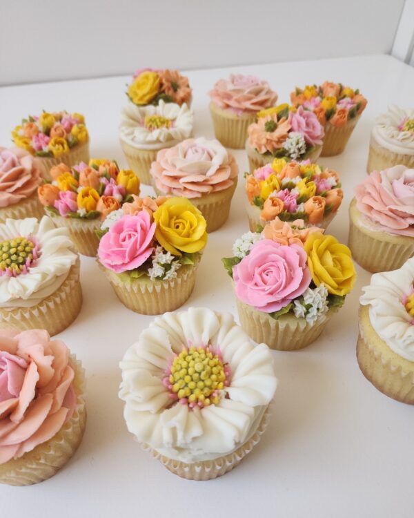 Box of 6 or 12 cupcakes - Image 2
