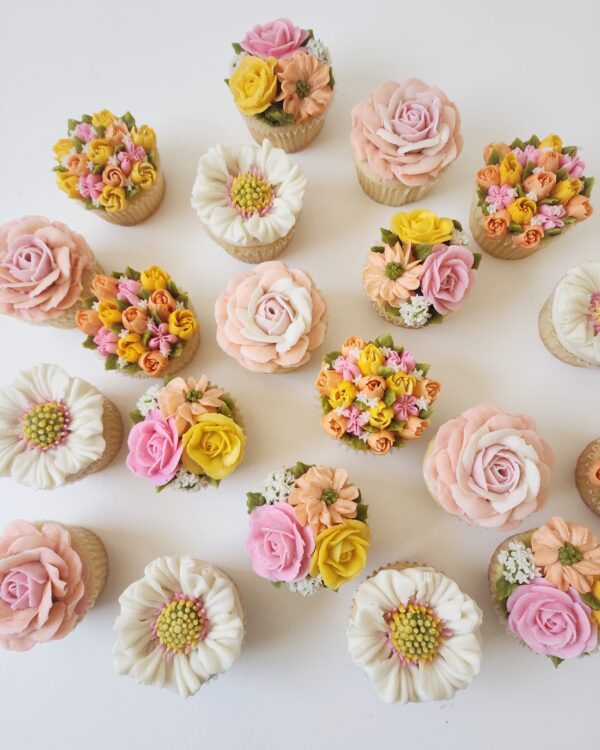 Box of 6 or 12 cupcakes - Image 3